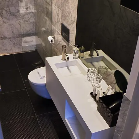 The Luxe Bnob On Singel Guest house